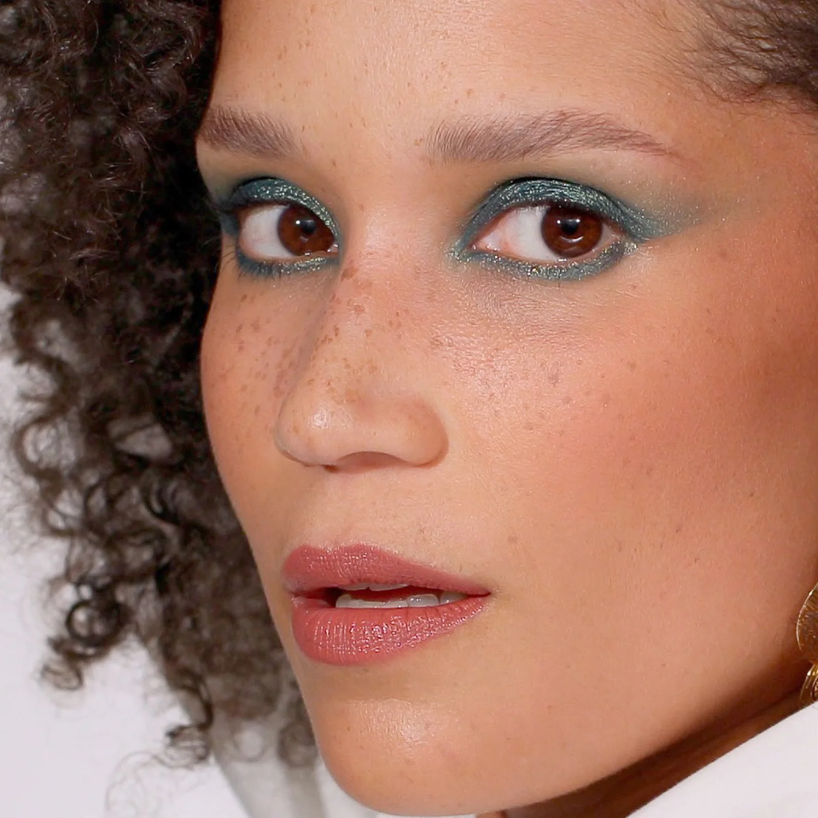 Velvet Love Eyeliner Pencil (Metallic Emerald) - Image 3
