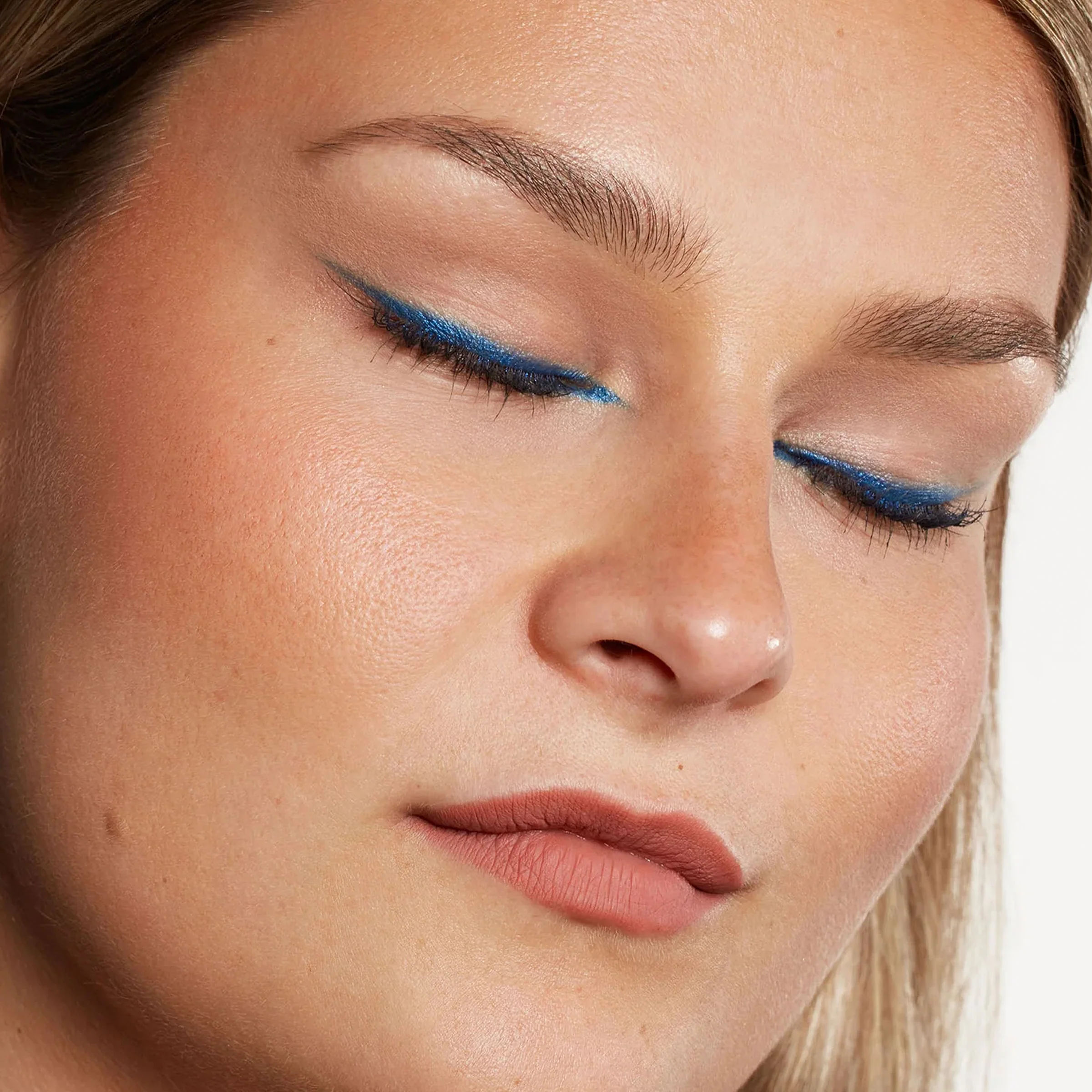 Velvet Love Eyeliner Pencil (Metallic Marine Blue) - Image 3